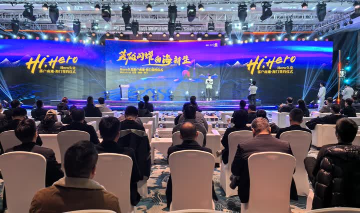 他在肋部拿 他在肋部拿